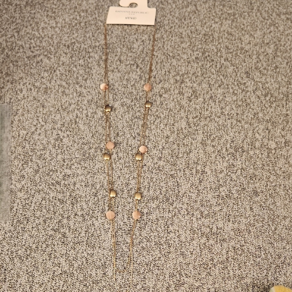 Banana Republic Elegant Bohemian Gold and Pink Necklace 32 Inchez - Picture 4 of 9
